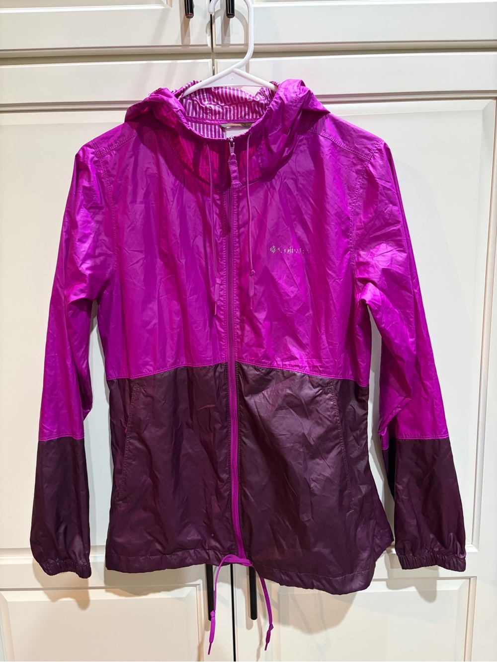 Columbia Women’s Thermal Coil Two-toned Windbreaker Jacket Lightweight Hooded